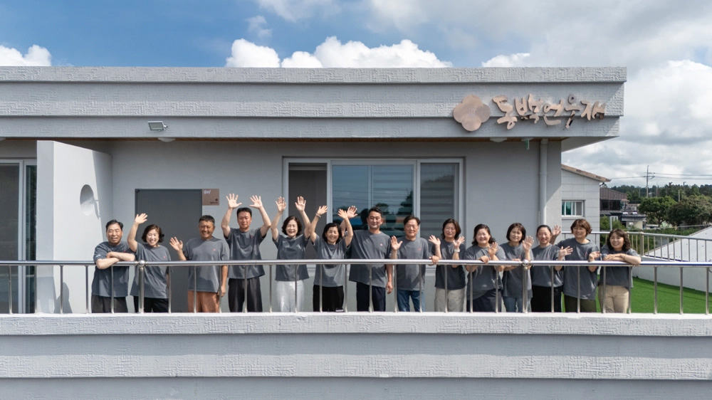 이더라운드 제주 로컬 동백언우재